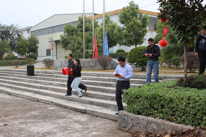 駿馬歡騰開新春